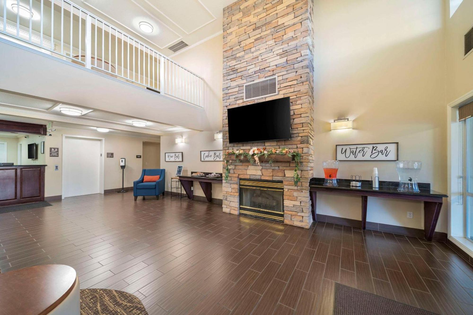 Comfort Suites Red Bluff Near I-5 מראה חיצוני תמונה