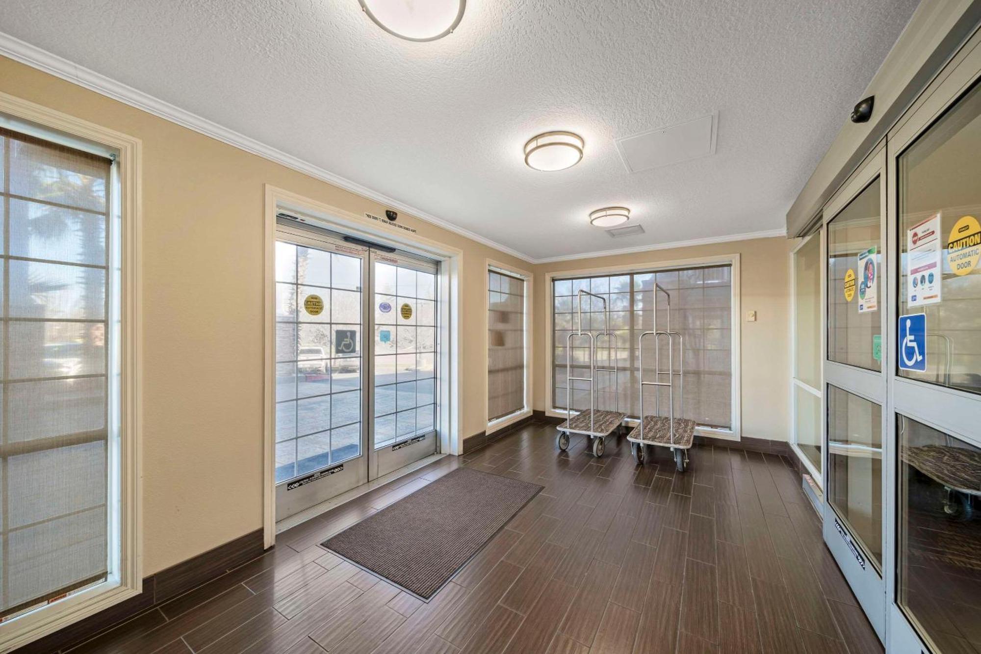 Comfort Suites Red Bluff Near I-5 מראה חיצוני תמונה